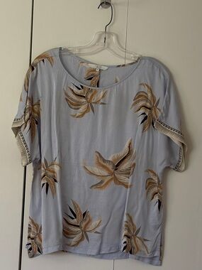 Beautiful Yaya - Light Blue Floral Pattern Short-Sleeve